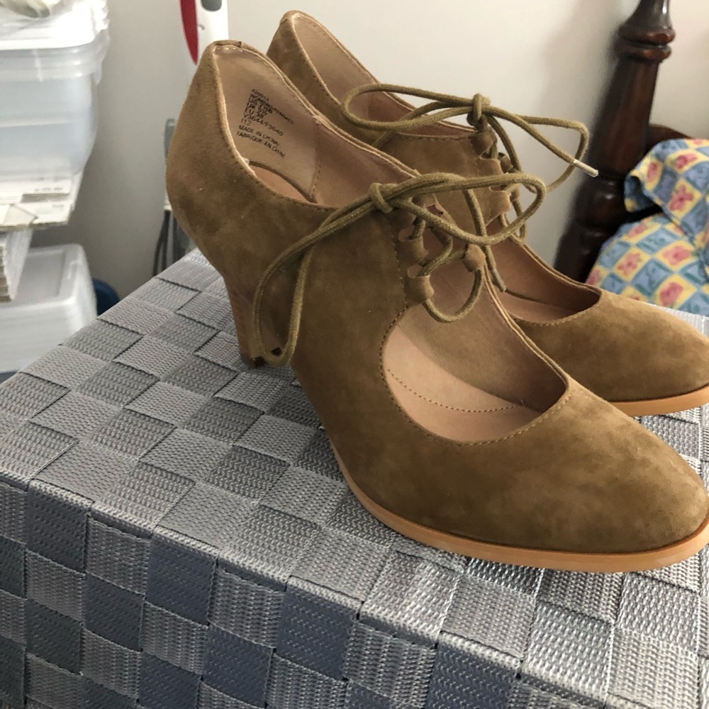 Lands End tan heels